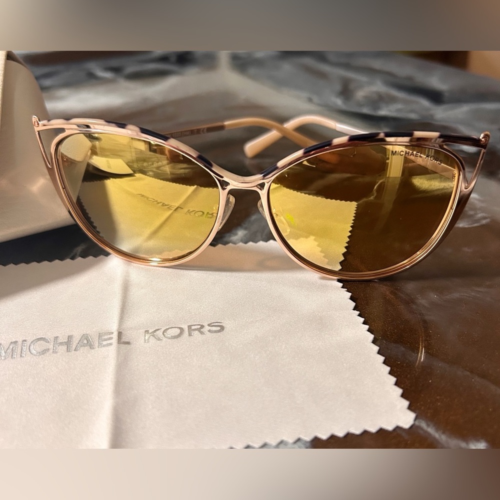 Michael Kors Ina Cat-eye Sunglasses. 🤎🤍 Authentic